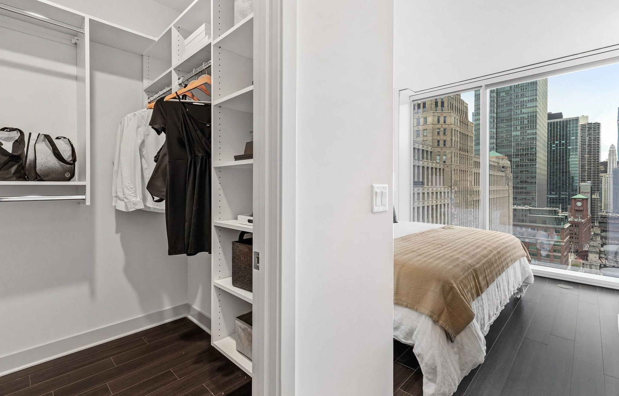 apartments with walk-in closets