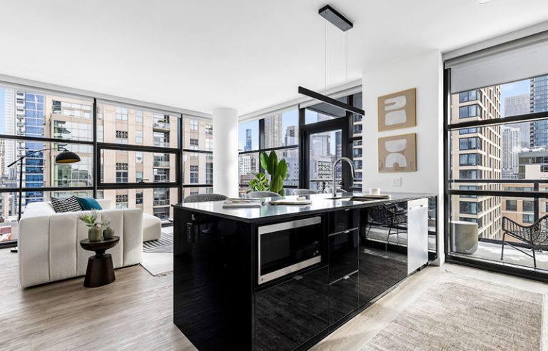 The Leo Chicago Apartments: Now Leasing in River North - Luxury ...